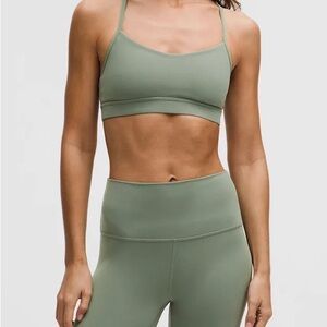 lululemon Flow Y Bra Nulu Light Support A–C Cup willow leaf sage green size 4